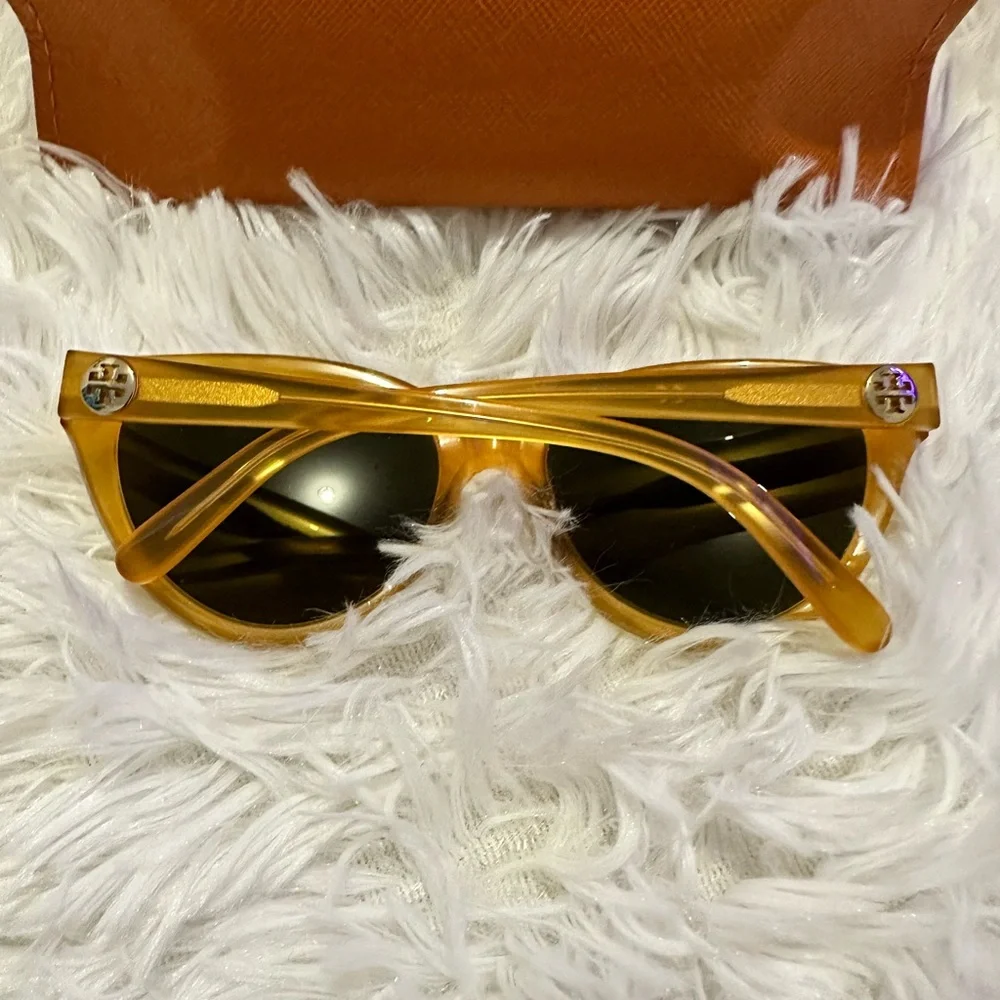 TORY BURCH Sunglasses